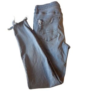 AE Distressed Light Wash Skinny Jeans